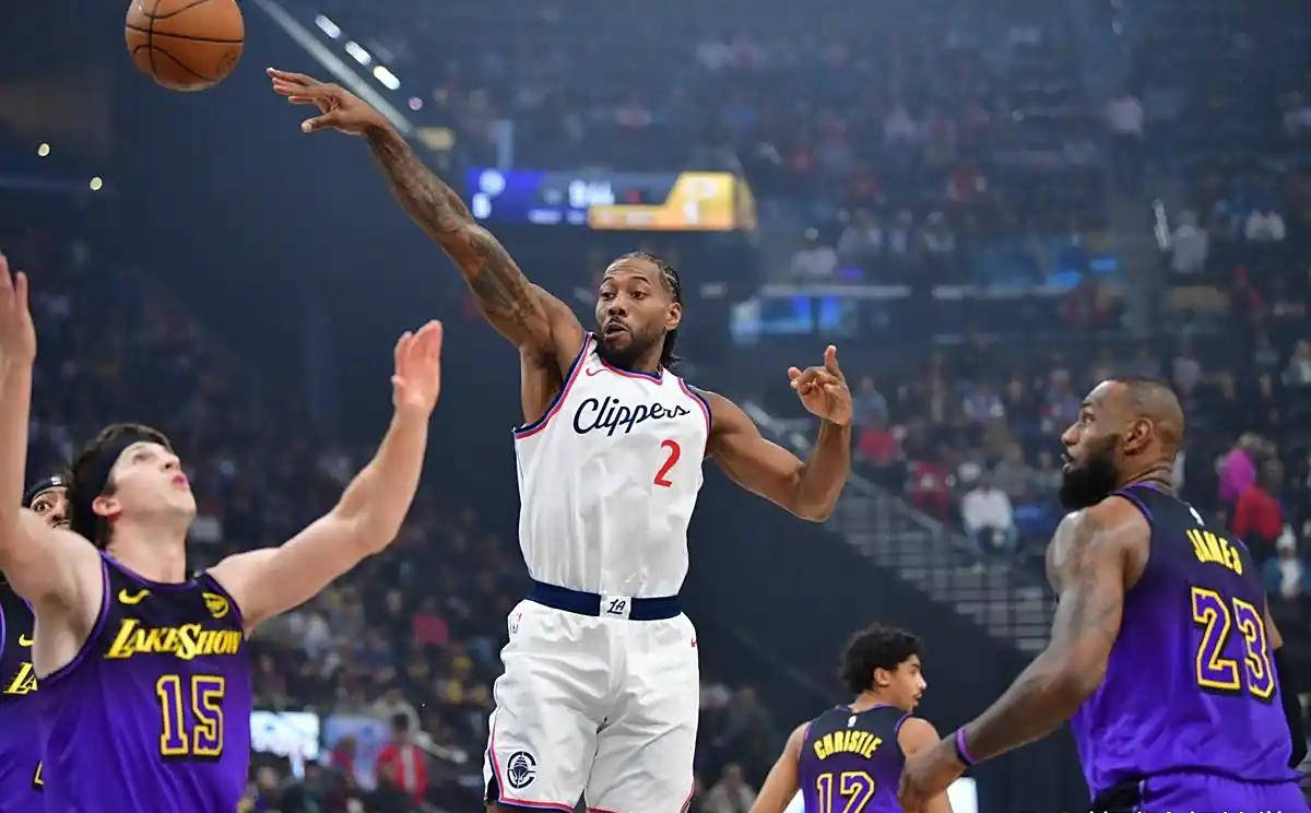 fengniao sports-包含洛杉矶快船发布备战花絮，国际比赛日遗憾出局，欧联任务艰巨，控场能力受关注的词条-fengniao sports