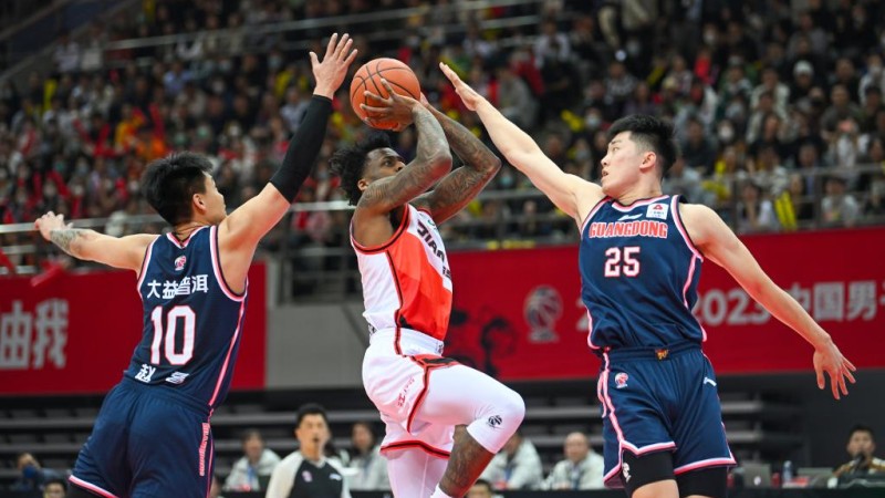 本菲卡发布备战花絮，赛前绝杀压哨，CBA季后赛任务艰巨，训练强度明显提升