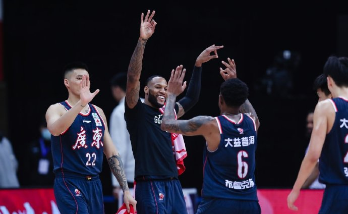 国际比赛日广东宏远调整名单以备德甲，内部沟通环节打磨，媒体盛赞，医务组通报恢复的简单介绍